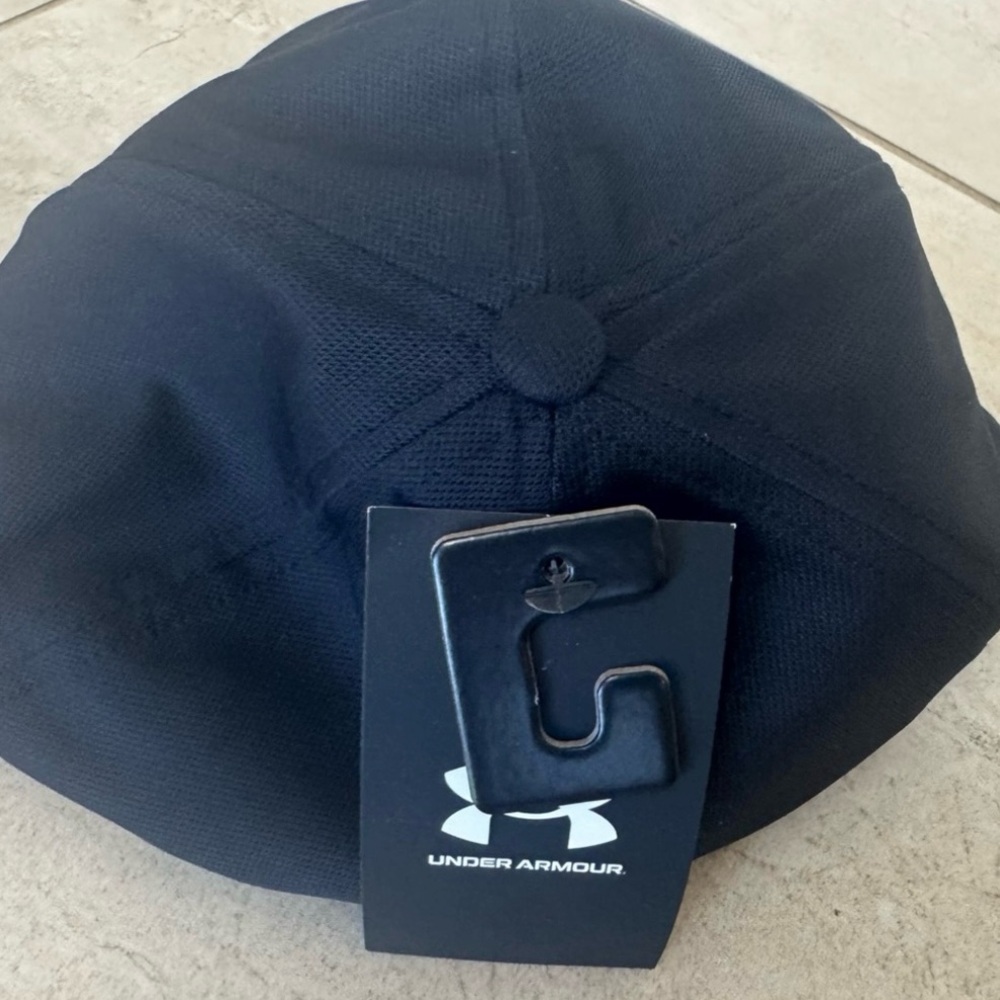 Under Armour Women's Black Adjustable Hat - Picture 4 of 8
